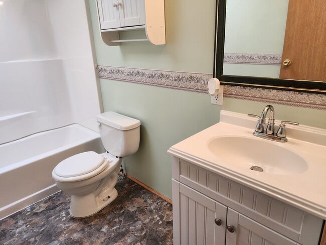 Baño de invitados - 10 Karen St