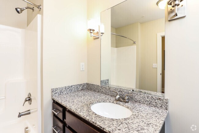 2BR, 2BA - 1,026 SF - The Oxford