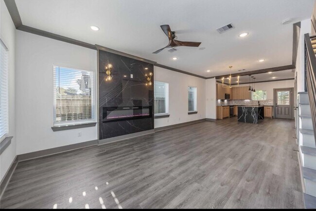 Photo - 8018 Attwater St