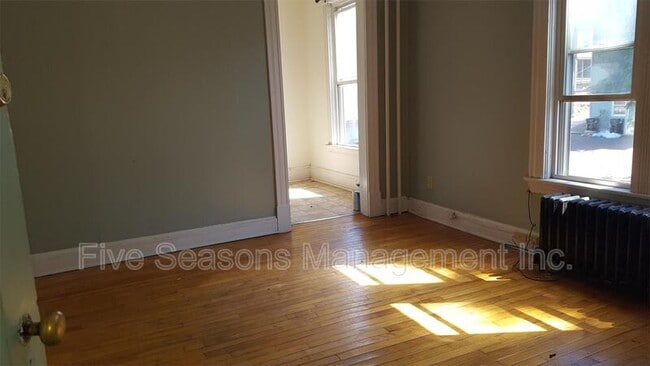 Photo - 122 Buell St