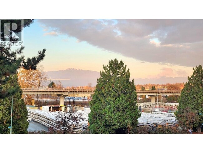 Photo - 774 Great Northern Wy Unité 409