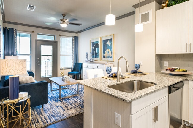 1BR, 1BA - 778SF