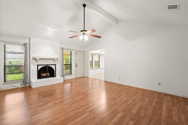 Photo - 6815 Side Saddle St