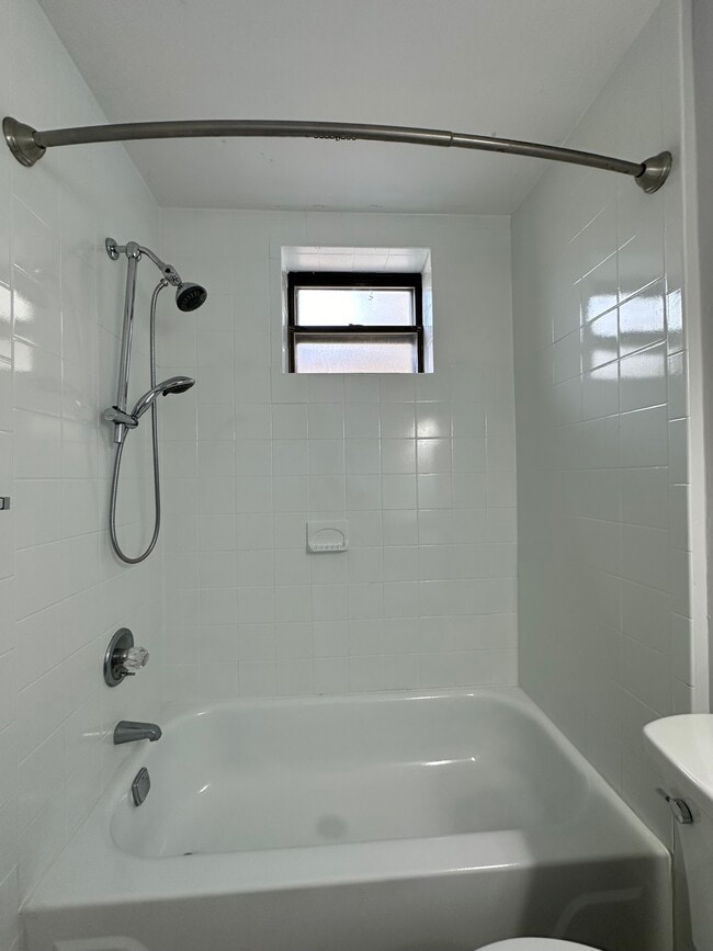 Photo - 2333 Catharine St