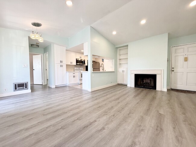 Building Photo - Remodeled 2-bedroom 1-bath Unit 7 Rental