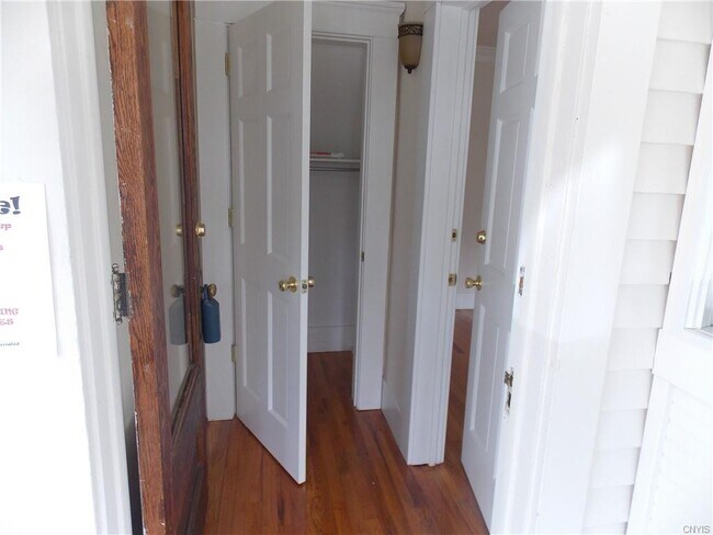 Photo - 616-18 Helen St