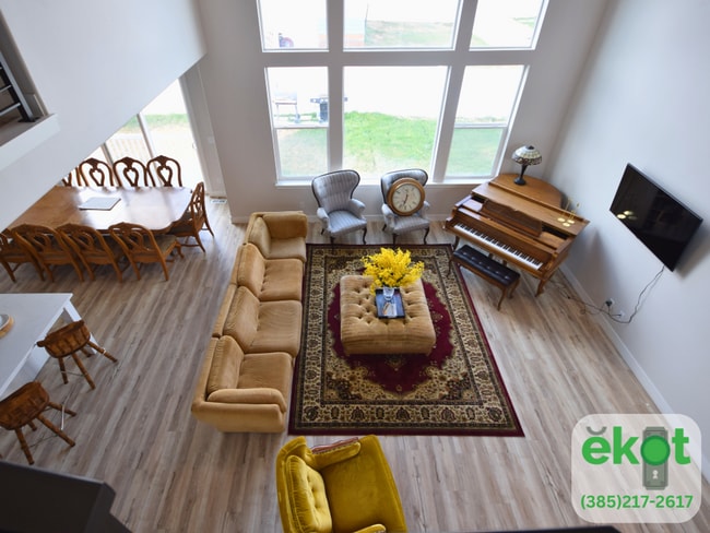 Building Photo - 43 Swasey Peak Wy Unit Swasey Peak Wy-Main Floor