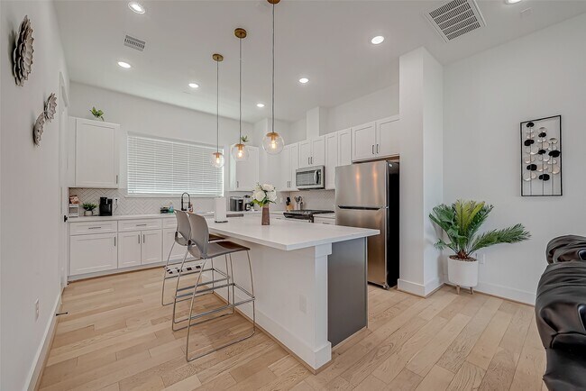 Photo - 2726 Anita St