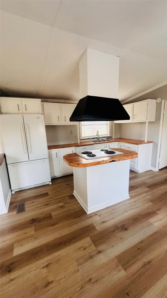 Photo - 22718 Stockdick School Rd