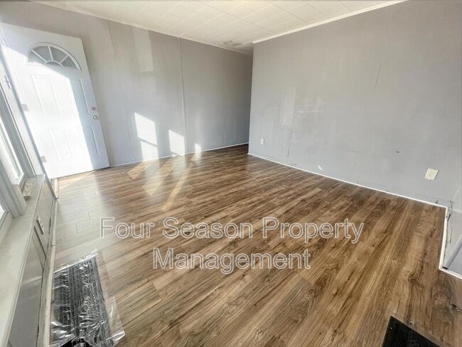 Photo - 304(a) South Locust St