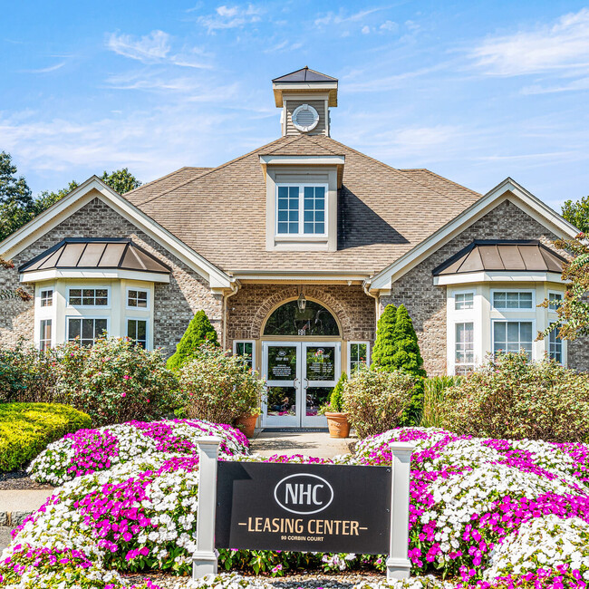 New Hampshire Commons - New Hampshire Commons Apartments