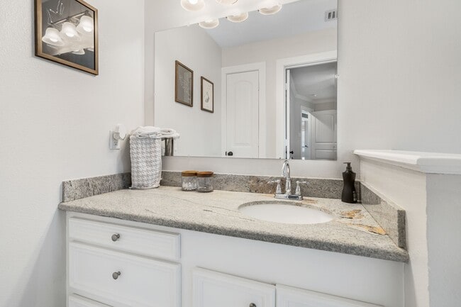 Building Photo - 3203 Poe Dr