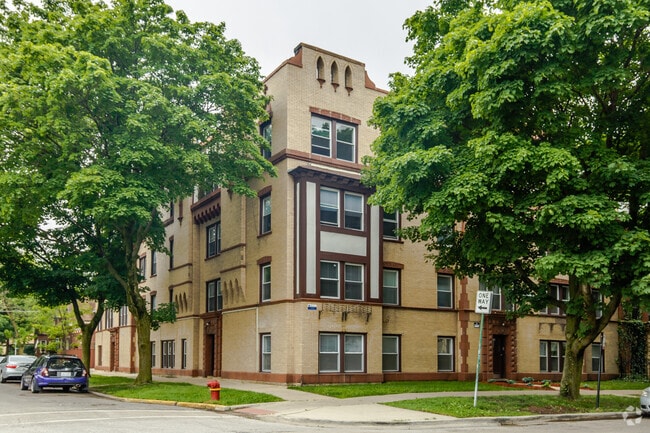 Building Photo - 6750 N Hermitage Ave Unit 1 Rental