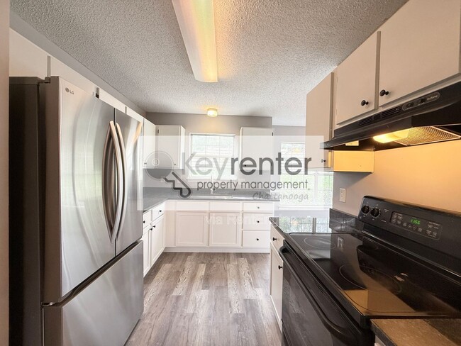 Photo - 208 Cliftview Dr