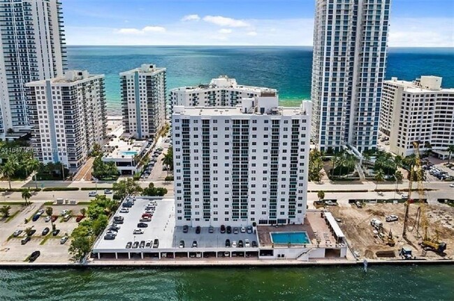 Building Photo - 3000 S Ocean Dr Unit 1200 Rental
