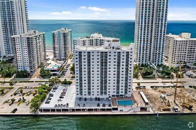 Building Photo - 3000 S Ocean Dr Unit 1200 Rental