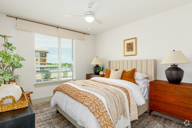 1BR, 1BA - 747SF