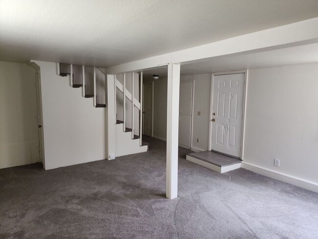 Building Photo - 789 W 11th Ave Unit B