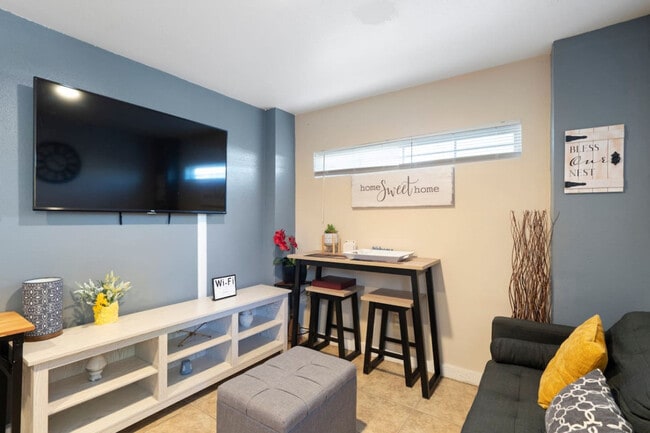 Building Photo - 320 N 13th Pl Unit ID1249815P Rental