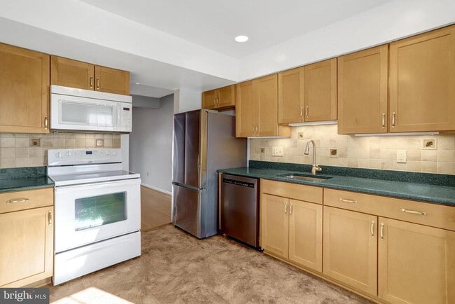 Photo - 6576 Yadkin Ct