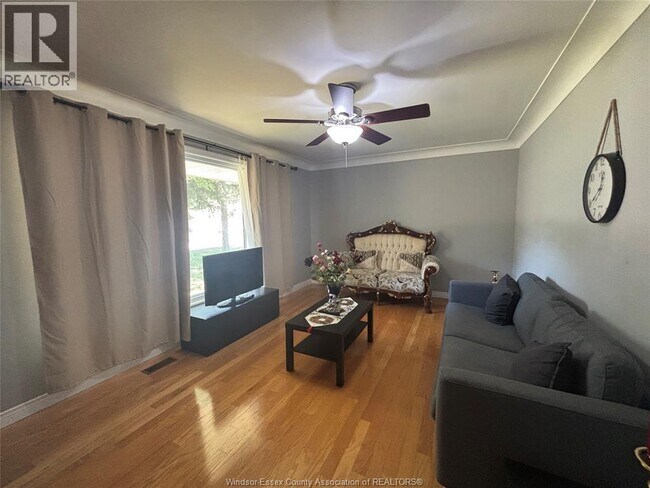 Photo - 3880 Woodward Blvd