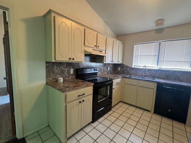 Photo - 3912 SW Parkridge Blvd