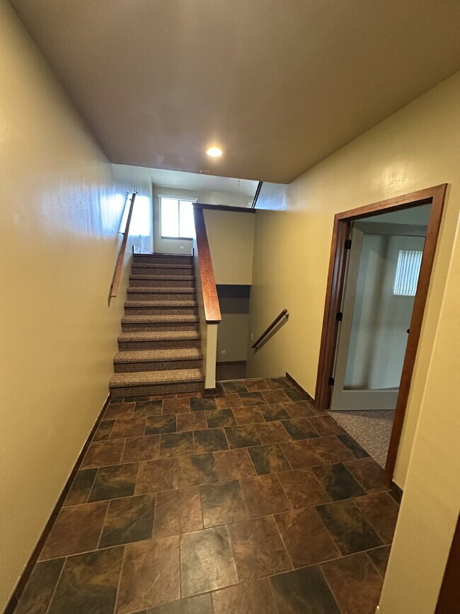 LUXURY RENTAL IN NORTH UTICA – OAK RIDGE VILLAGE
