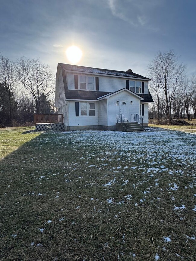 Peaceful Country 3-Bedroom Home on Wooded Lot - Peaceful Country 3-Bedroom Home on Wooded Lot