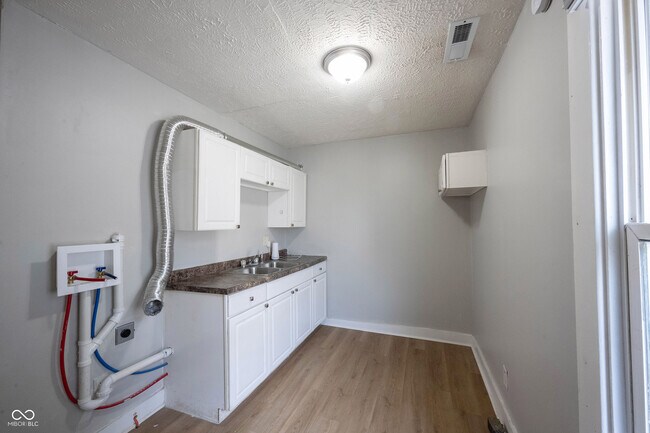 Photo - 2209 E New York St Unit B