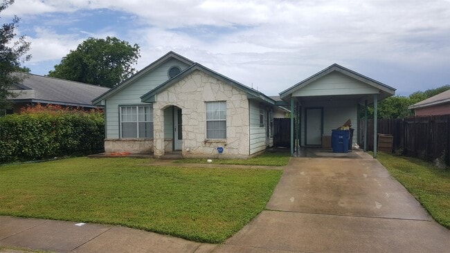 Building Photo - 3223 Reforma Dr