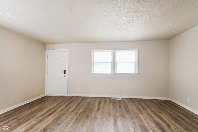 Photo - 8161 Schoen Dr