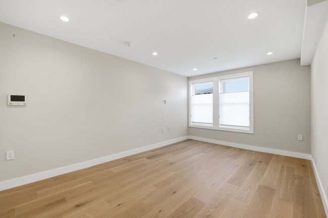 Photo - 1490 9th Ave