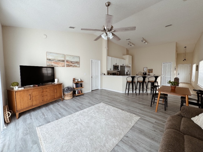 Photo - 2137 Winterset Dr