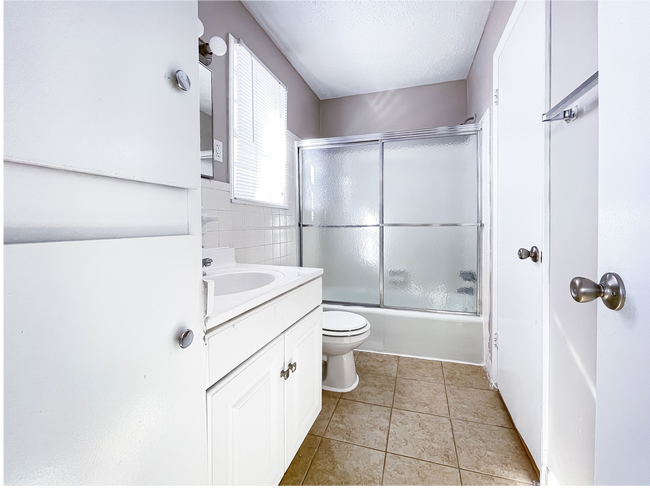 Charlotte NC Apartments For Rent | Arcadian Village | Bathroom View 2