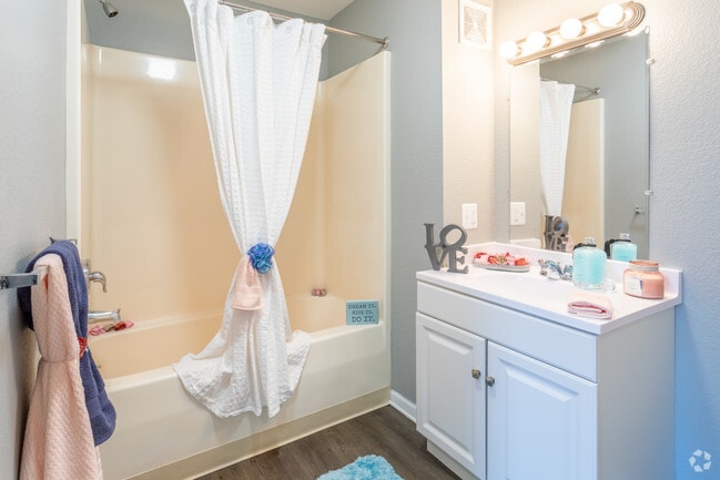 Lakestone Apartments