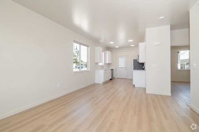 2BR, 1BA.- 980SF - Living Room / Kitchen