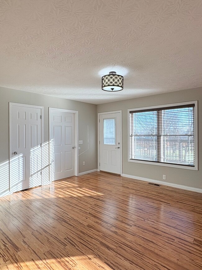 Photo - 968 Brookwood Dr