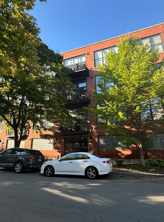 Building Photo - 2210 W Wabansia Ave Unit 206