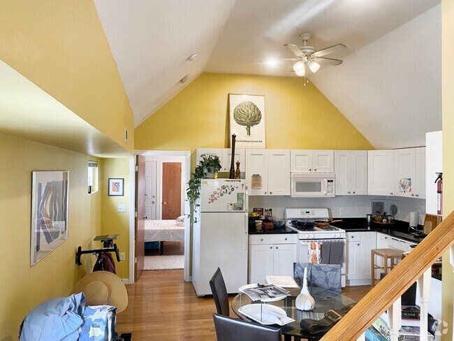Building Photo - 70 5th St Unit 2 Rental