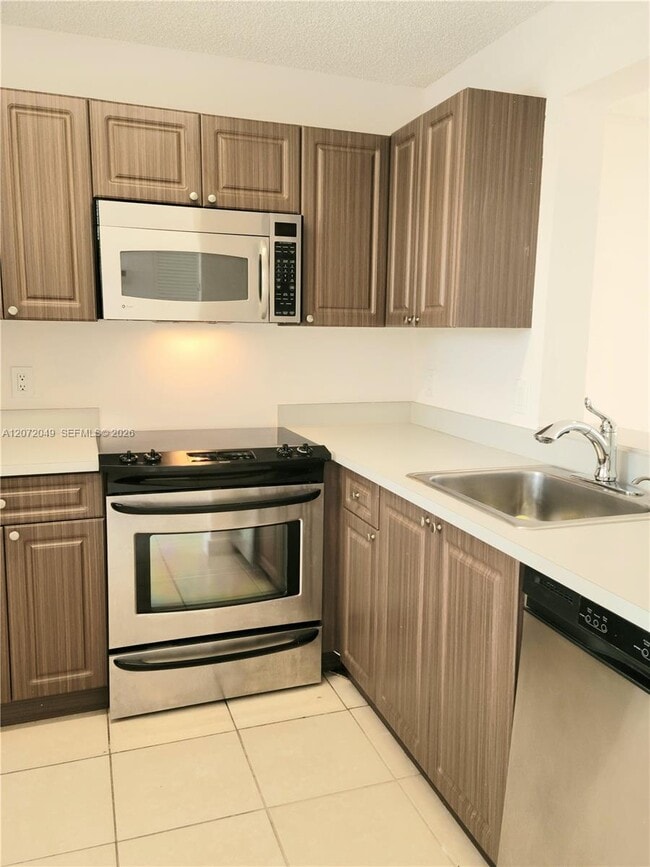 Building Photo - 8620 N Sherman Cir Unit 306