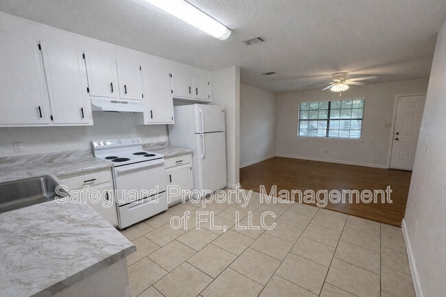 Building Photo - 4185 Ravenwood Dr