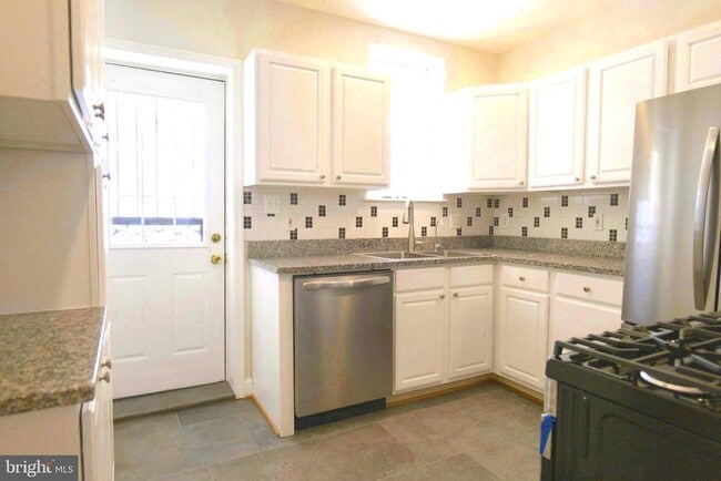 Photo - 128 Thomas St NW