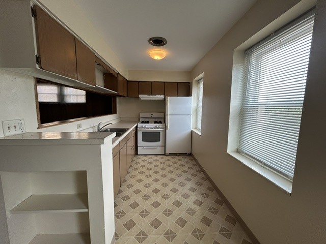 Kitchen - 107 W 1st St Unidad 203