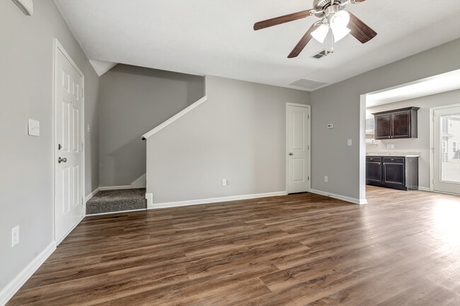 1567sf: Living Room