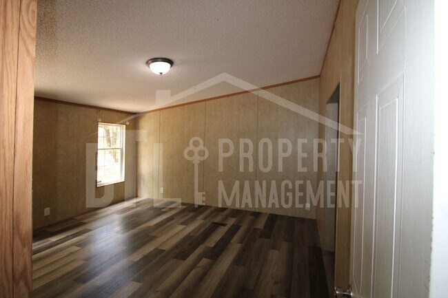 1069 Henson Dr