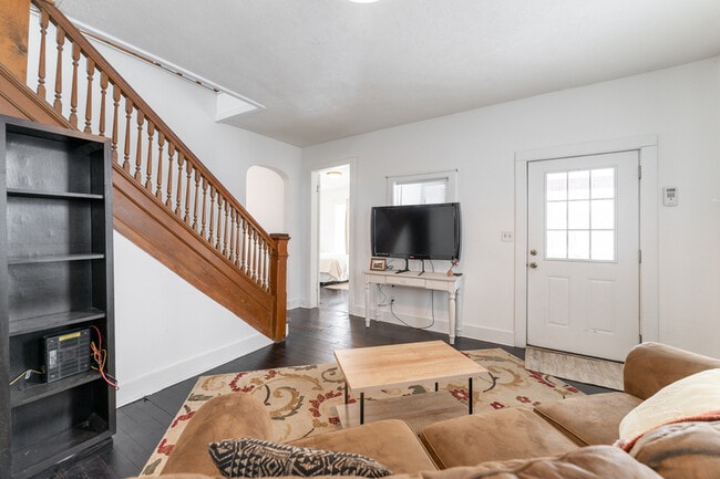Photo - 822 Laurel St