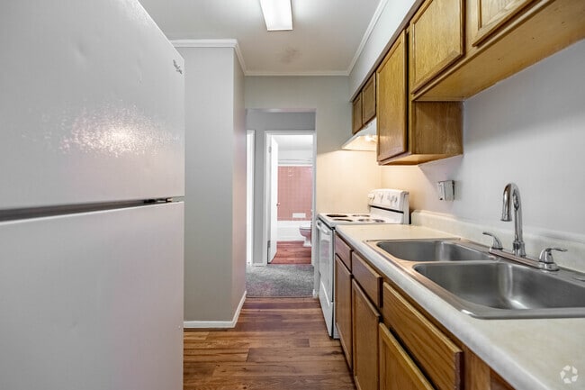 2BR, 2BA - 800SF - Kitchen - Magnolia Pointe Apartments