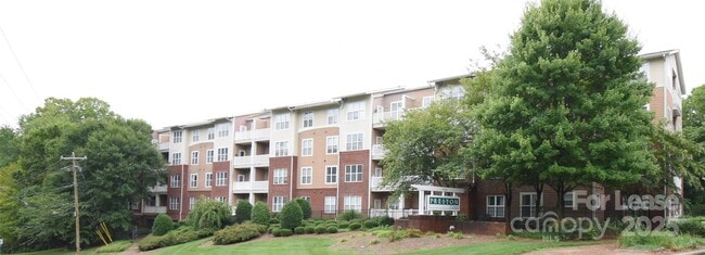 Building Photo - 1000 E Woodlawn Rd Unit 404 Rental
