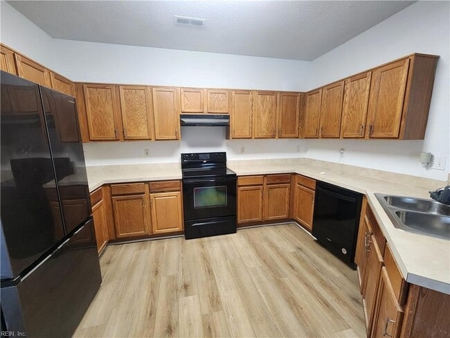 Photo - 23 Regal Way