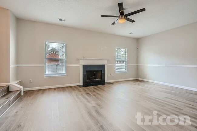 Photo - 712 Walton Dr